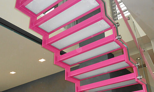 Pinke Treppe von unten